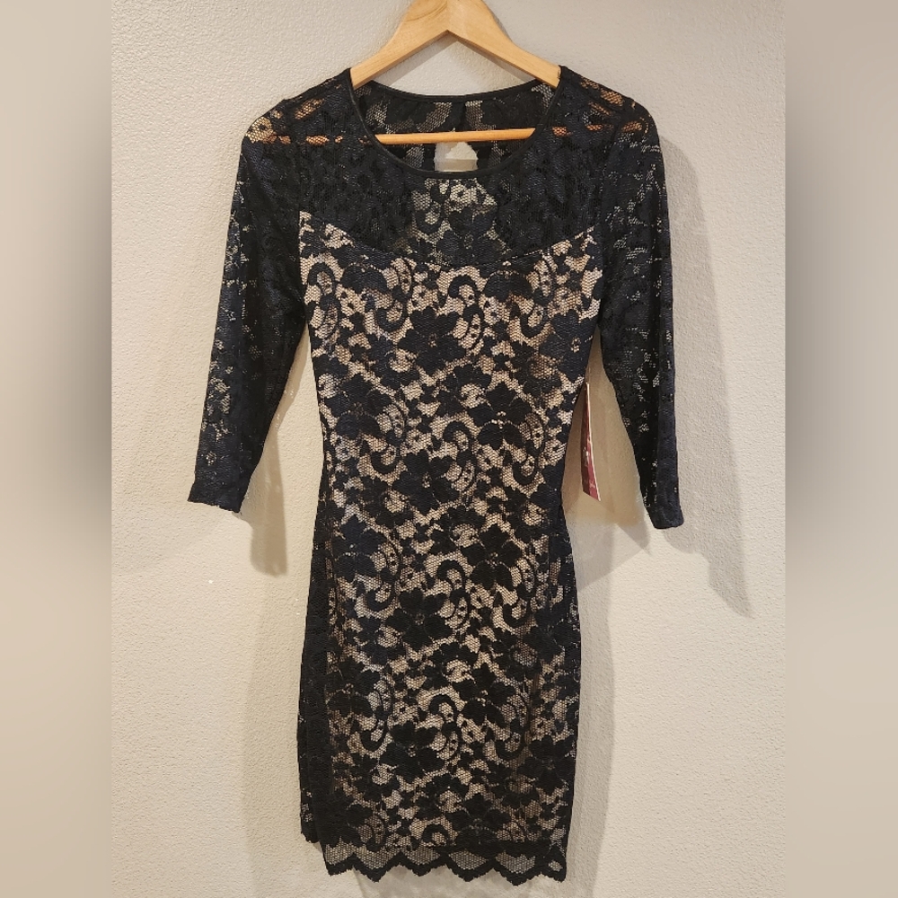 Emerald Sundae Bodycon Dress~ Womens Size M~Scoop Neck~Built in Bra~Black~NWT